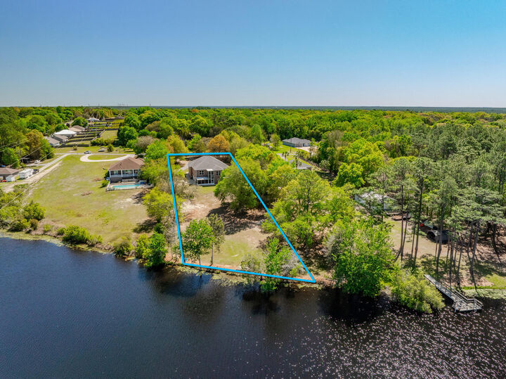 Property Photo:  4801 Meadow Lake Drive  FL 32539 