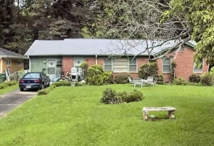 Property Photo: 1805 Sandringham Drive SW GA 30311