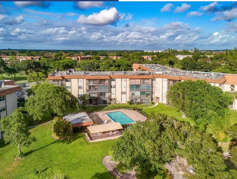 Property Photo: 6100 S Falls Circle Dr 204 FL 33319