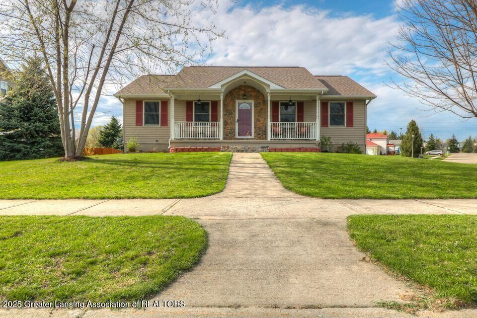 Property Photo: 118 Elizabeth Way MI 48876