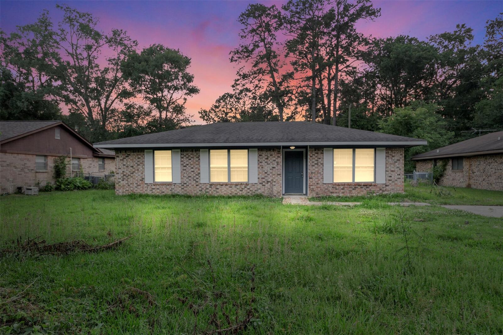 Property Photo:  1204 Crescent Boulevard  TX 77327 
