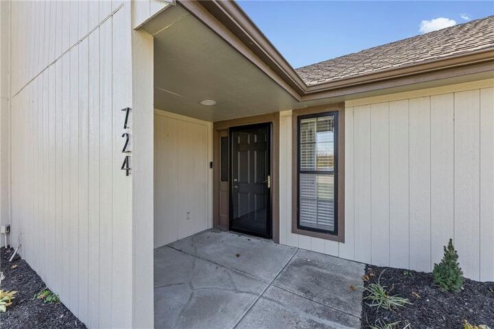 Property Photo:  724 E 121st Street  MO 64146 