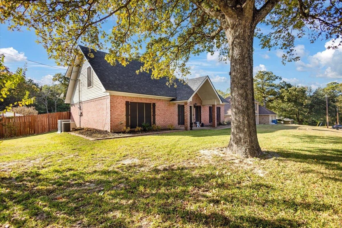 Property Photo:  1701 Edgebrook St  TX 75652 