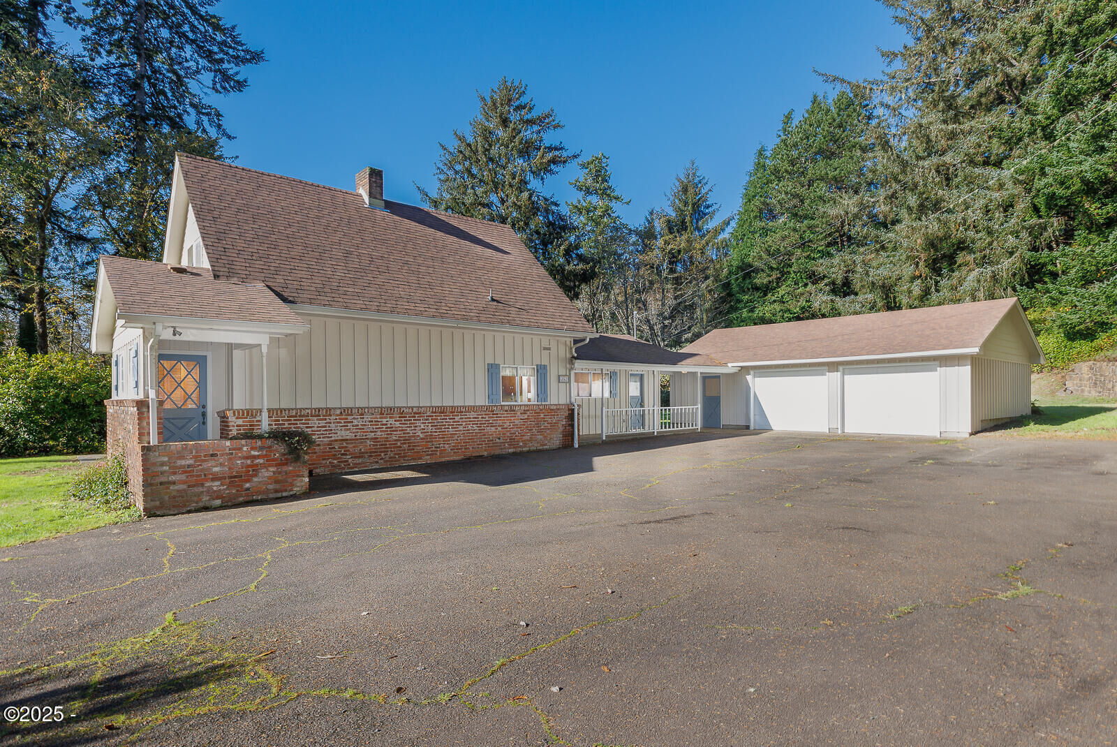 Property Photo: 352 SE Johnston Lane OR 97365