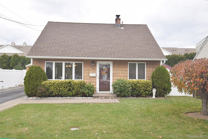 529 Lombard Street  North Babylon NY 11703 photo