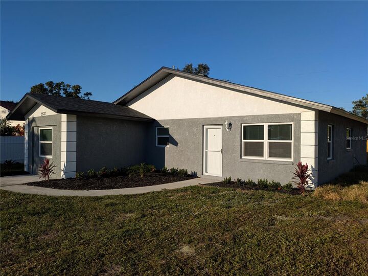 Property Photo: 5532 42nd Street E FL 34203