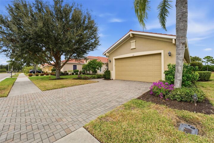 Property Photo: 115 Avalini Way FL 34275