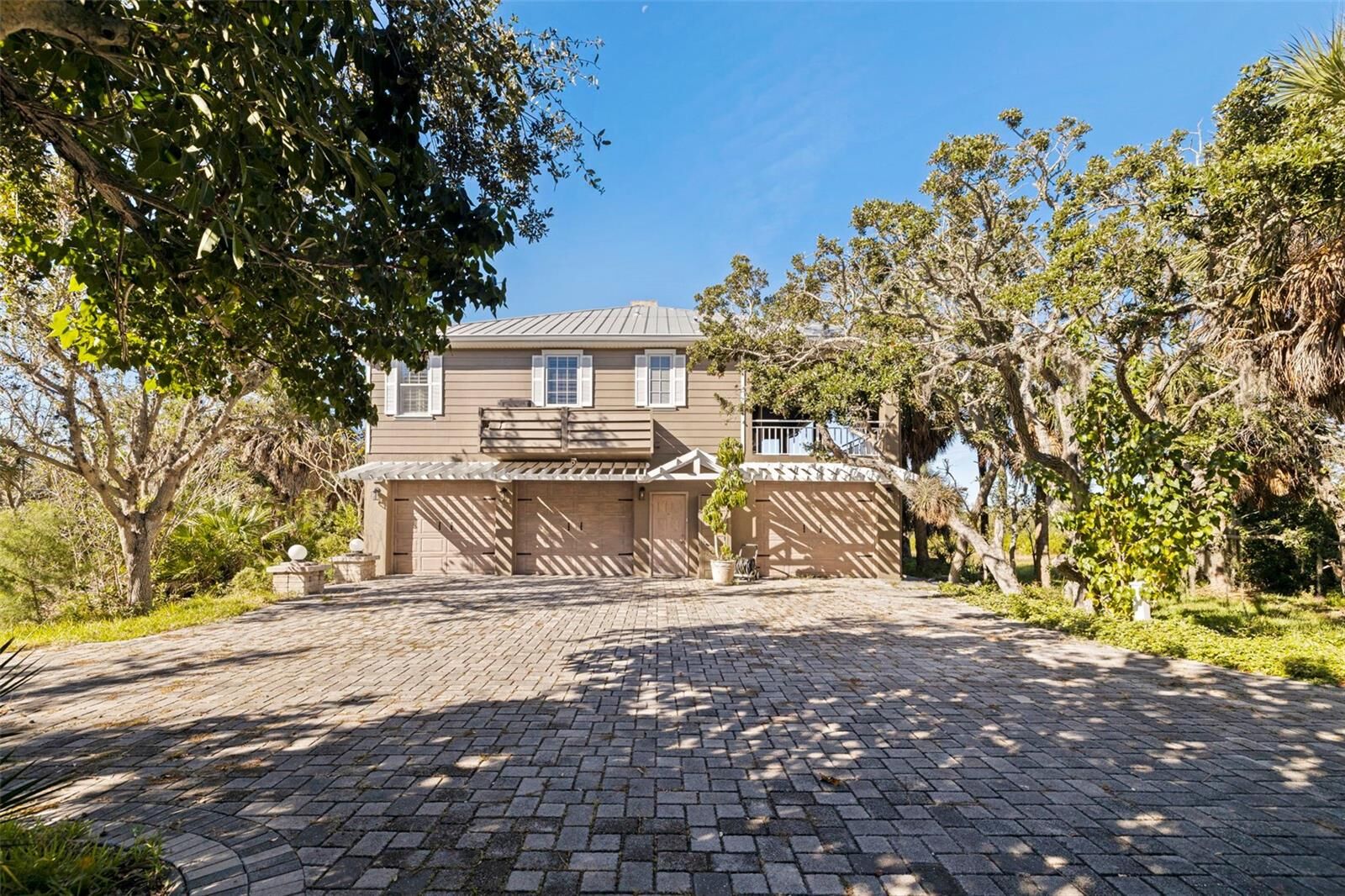 Property Photo:  2000 Bayview Drive  FL 33715 