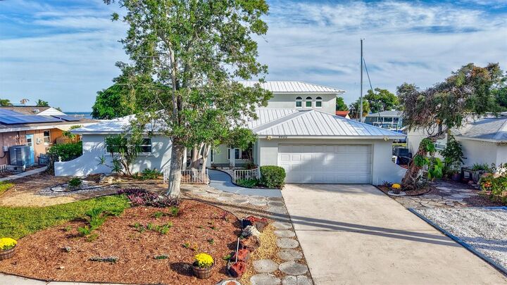 Property Photo:  4400 Beach Drive SE  FL 33705 