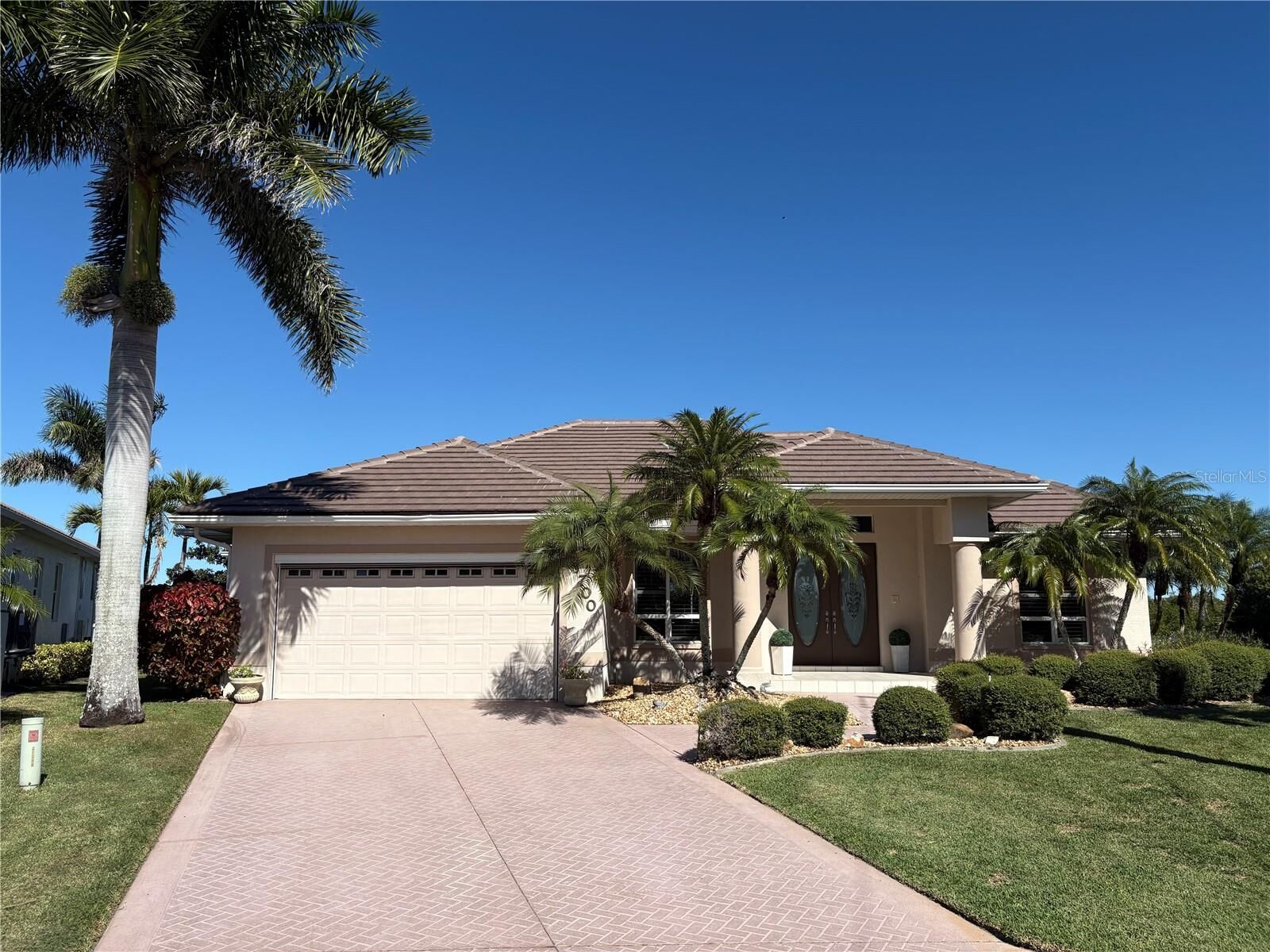 Property Photo:  3700 Candia Drive  FL 33950 