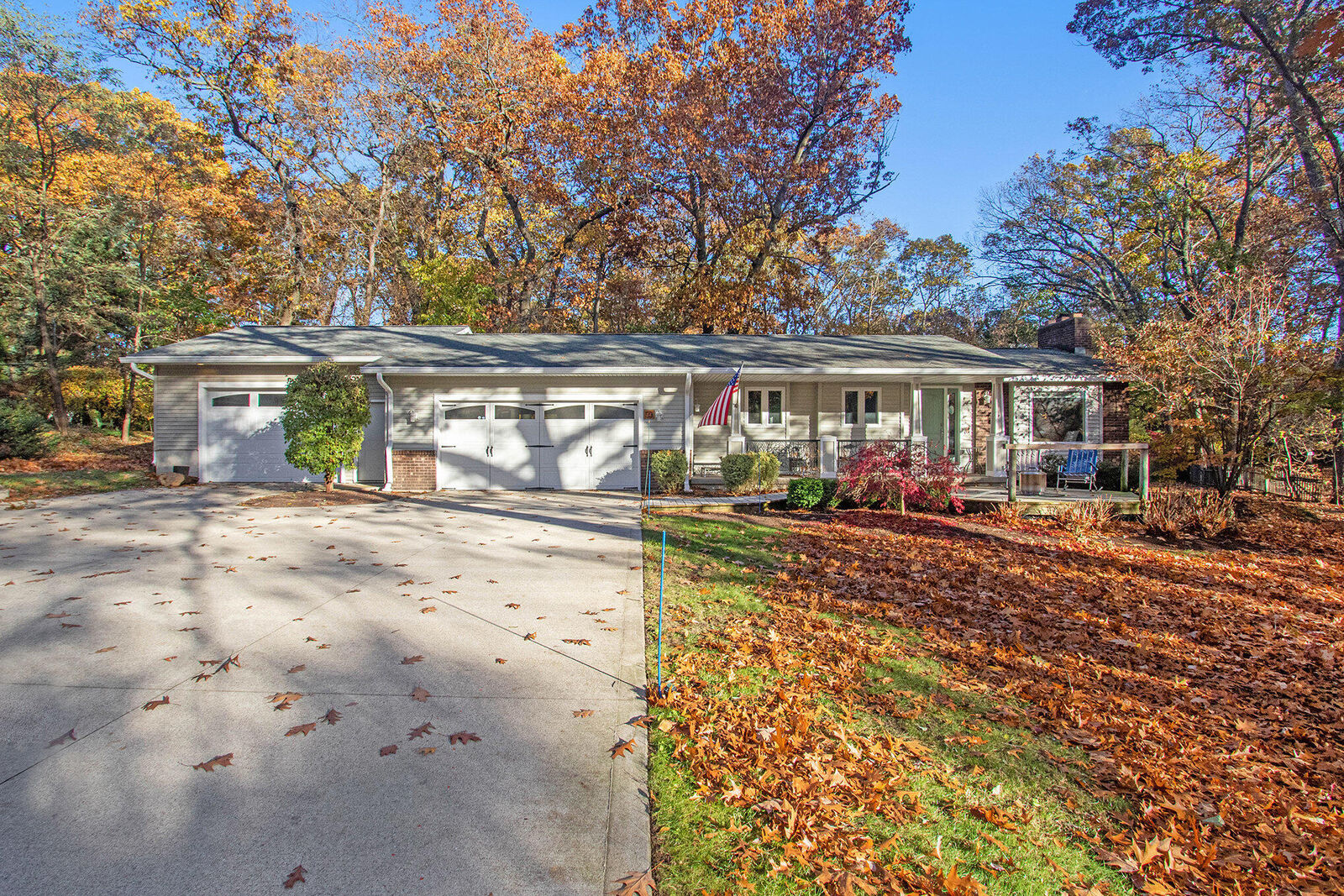 Property Photo:  89 S Division Avenue  MI 49424 