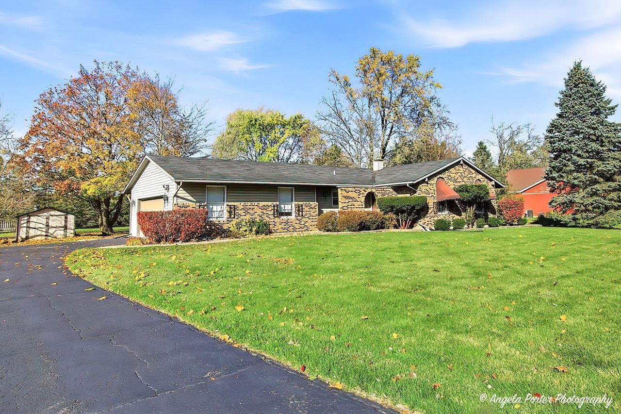 Property Photo:  26140 N Ann Court  IL 60084 