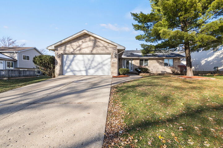 Property Photo: 618 Old Forge Lane IL 60484