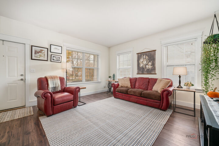 Property Photo: 908 S Arlington Drive IL 60073