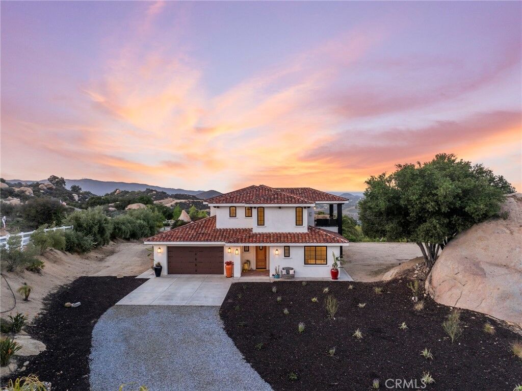 Property Photo: 41950 Hacienda Dr CA 92562