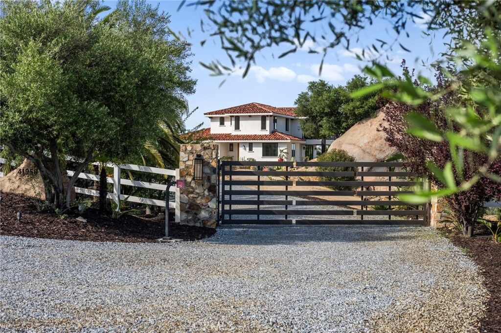 Property Photo:  41950 Hacienda Dr  CA 92562 