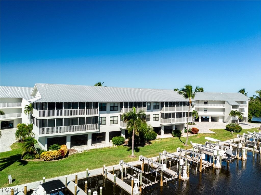 Property Photo: 16641 Stringfellow Road 502 FL 33922