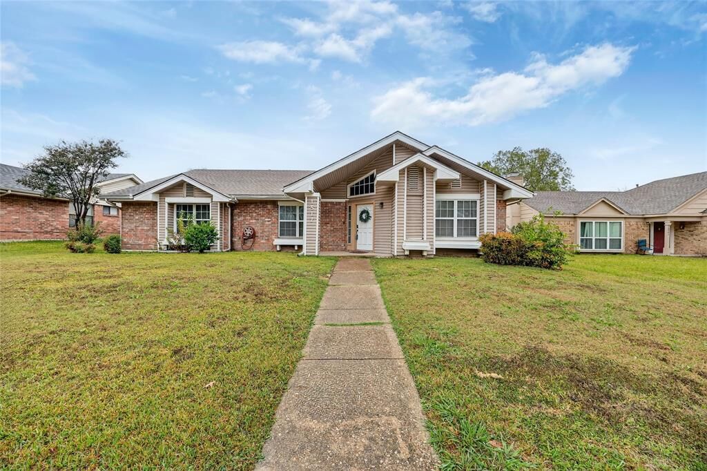 Property Photo:  1517 Yorkshire Drive  TX 75149 