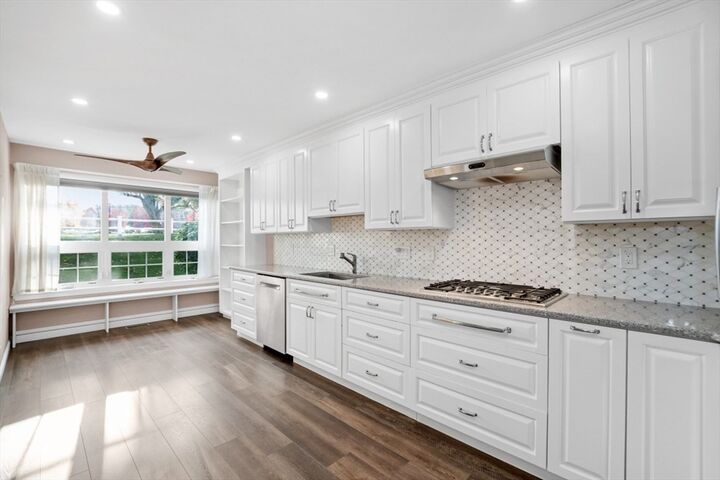 Property Photo:  15 Kings Way 25  MA 02451 