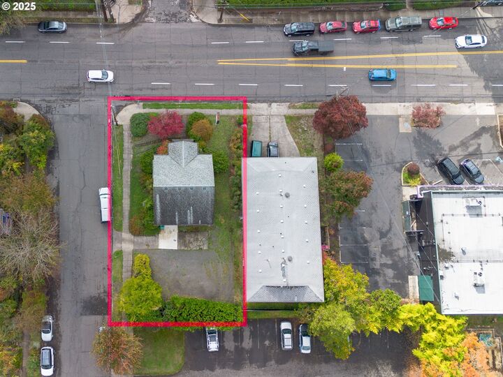 Property Photo: 6055 E Burnside St OR 97215