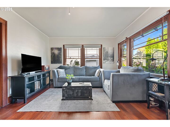 Property Photo: 9670 SW Frewing St OR 97223