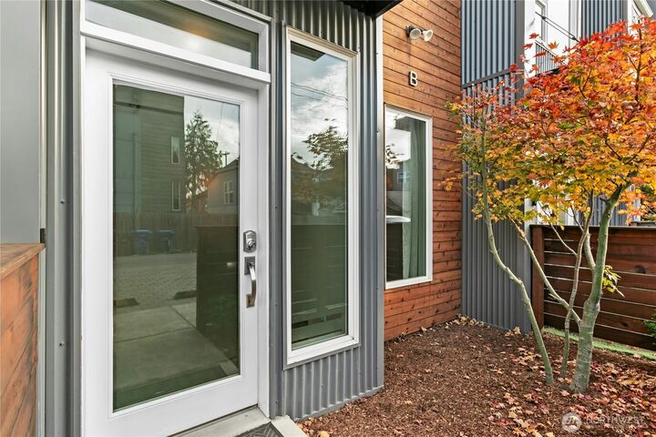 Property Photo:  6641  Carleton Avenue S B  WA 98108 