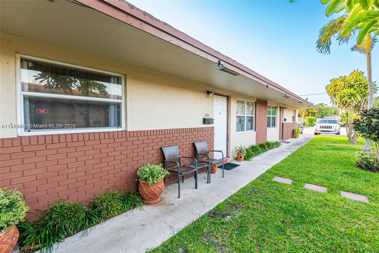 Property Photo:  324 NE 44th St 324  FL 33064 