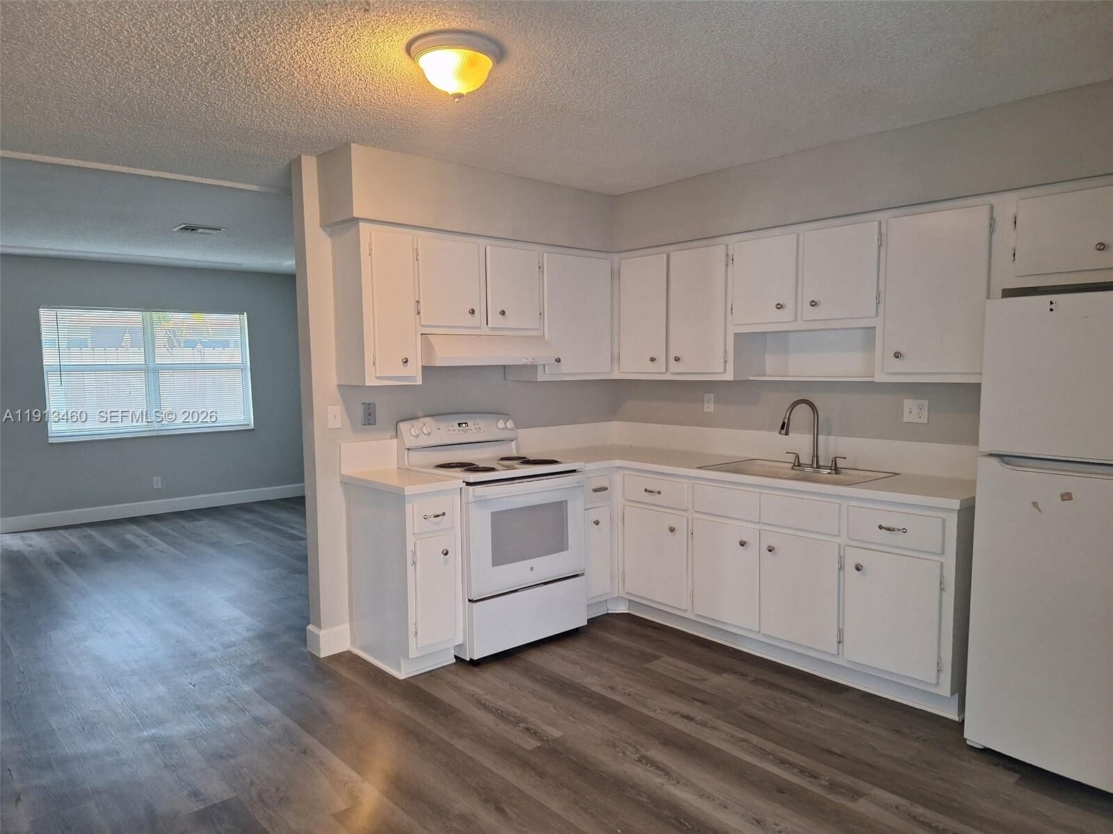 Property Photo:  324 NE 44th St 324  FL 33064 