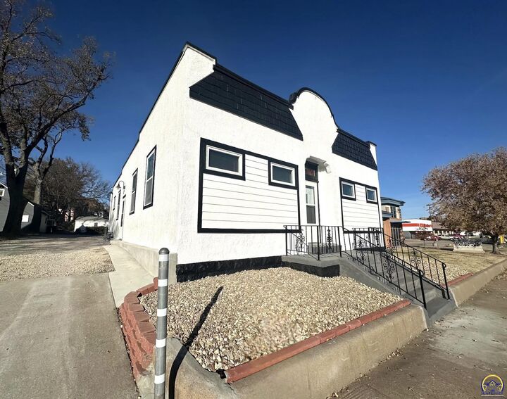 Property Photo:  2012 SW 10th Ave  KS 66604 