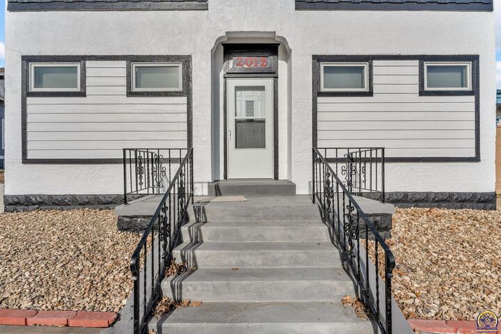 Property Photo:  2012 SW 10th Ave  KS 66604 