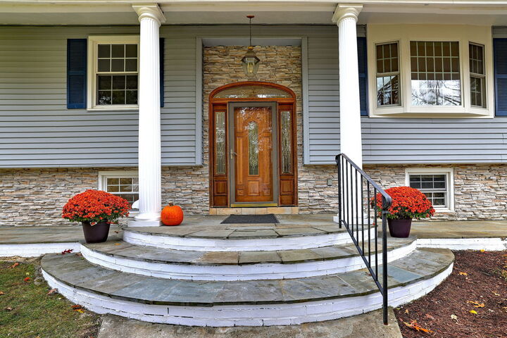 Property Photo:  7 Deerfield Drive  CT 06482 