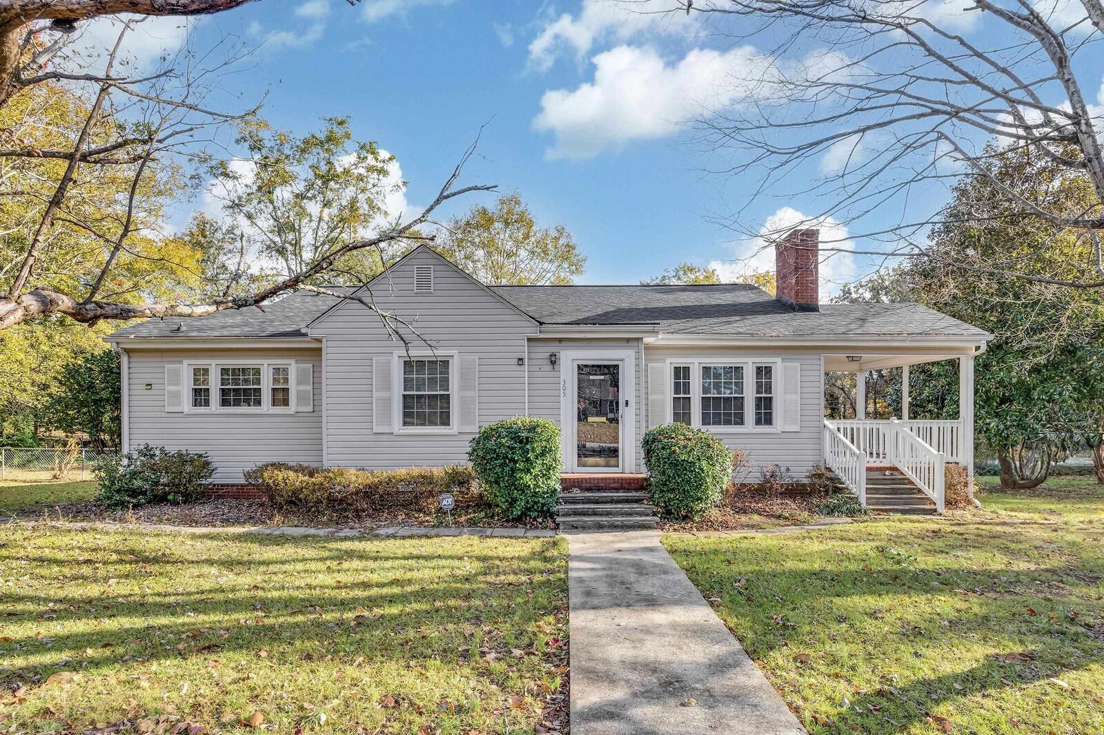 Property Photo: 305 Briarwood Road SC 29301