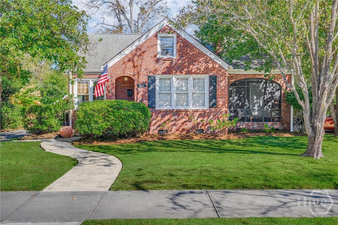 Property Photo: 520 E 53rd Street GA 31405