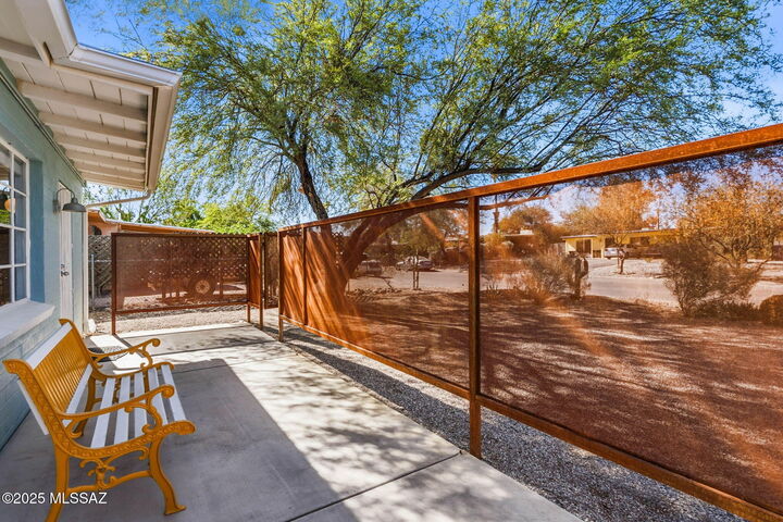 Property Photo:  2850 N Laurel Avenue  AZ 85712 