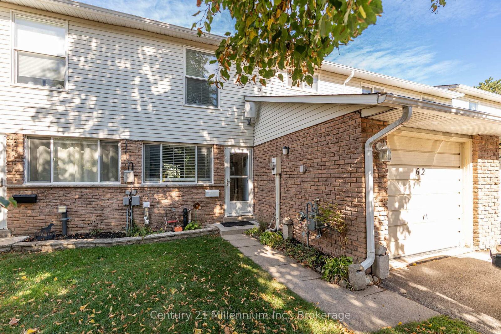 Photo de la propriété:  62 Laurie Crescent 62  ON N4K 6C3 