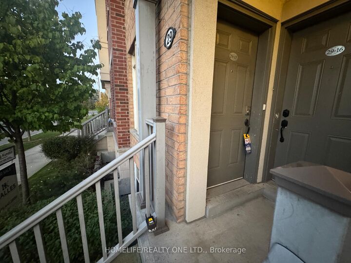 Photo de la propriété: 29 Island Road 15 ON M1C 2P5