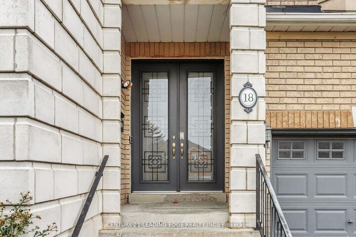 Property Photo: 18 Fountain Court ON L4S 2K4