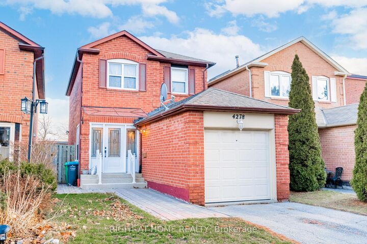 Property Photo: 4278 Sawmill Valley Drive ON L5L 3M9