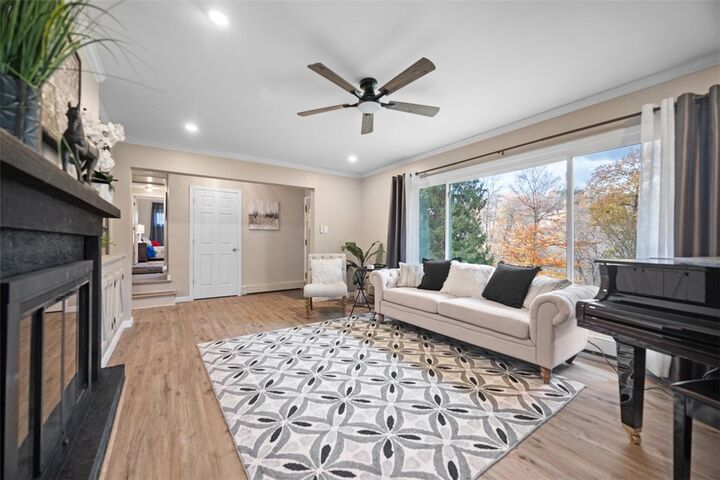 Property Photo:  16 Rhodes Ave  PA 15143 