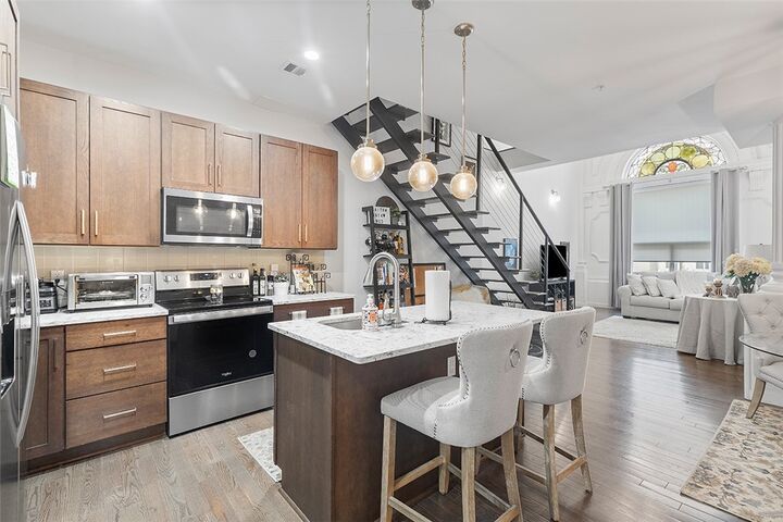 Property Photo: 2132 Sarah St 102 PA 15203