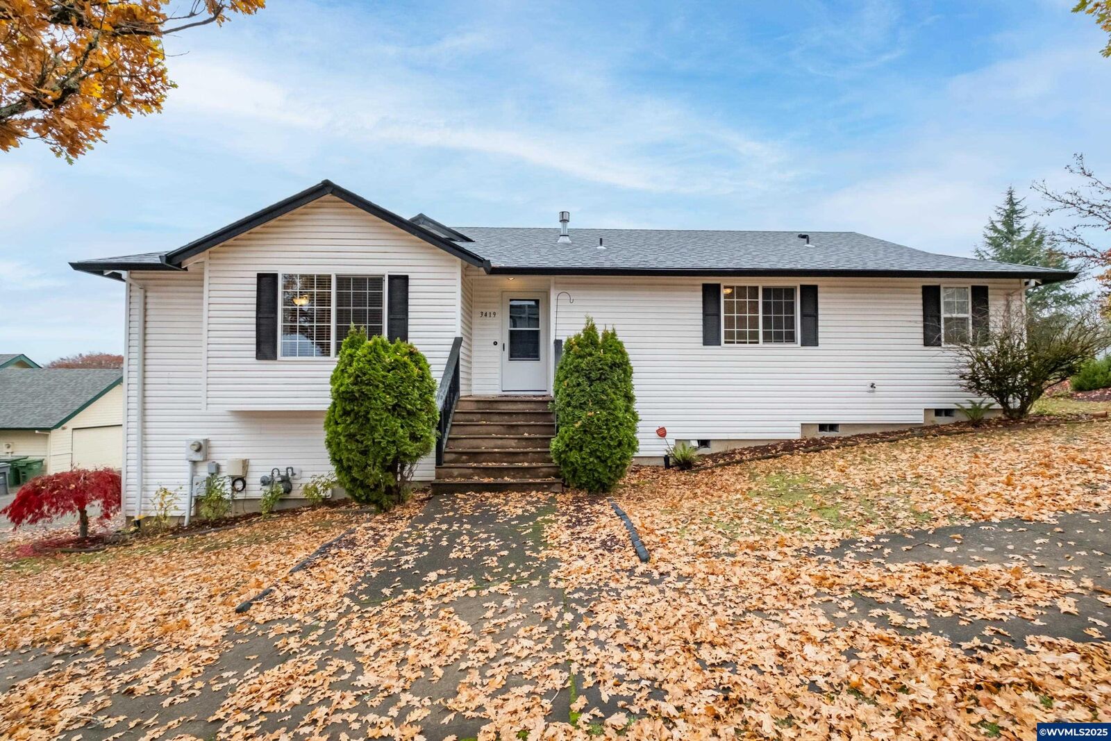 Property Photo: 3419 Knoll Dr OR 97132