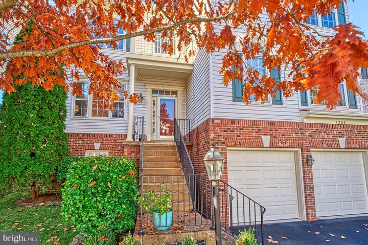 Property Photo: 7204 Lyndam Hill Circle VA 22079