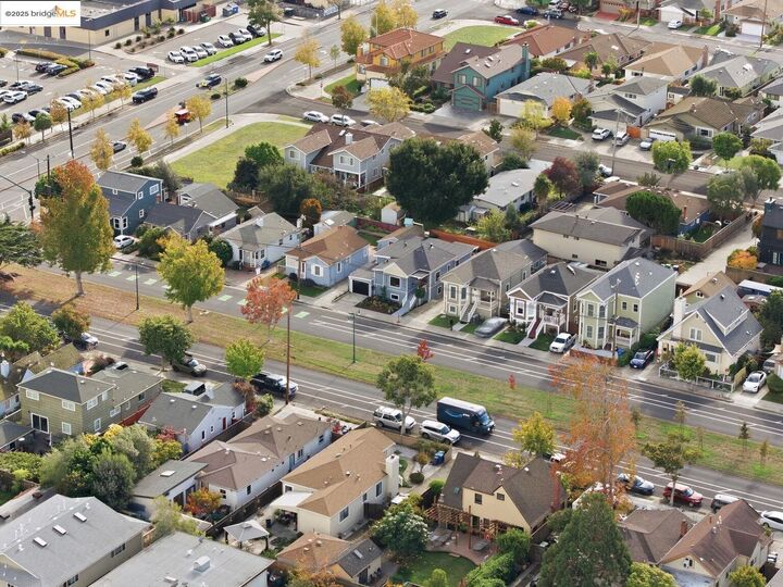 Property Photo: 3274 Encinal Ave CA 94501