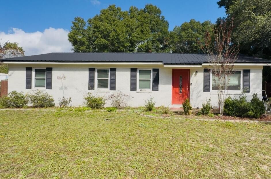 Property Photo:  108 Oglesby Avenue  FL 32536 