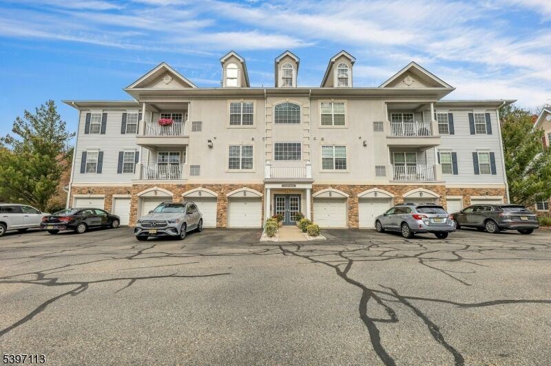 Property Photo:  6 Cliff Rd D2  NJ 07424 