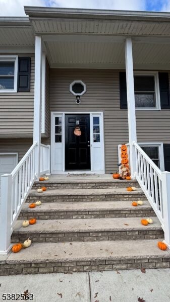 Property Photo:  7 Hoffman Rd  NJ 08829 