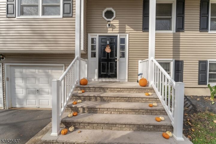 Property Photo:  7 Hoffman Rd  NJ 08829 