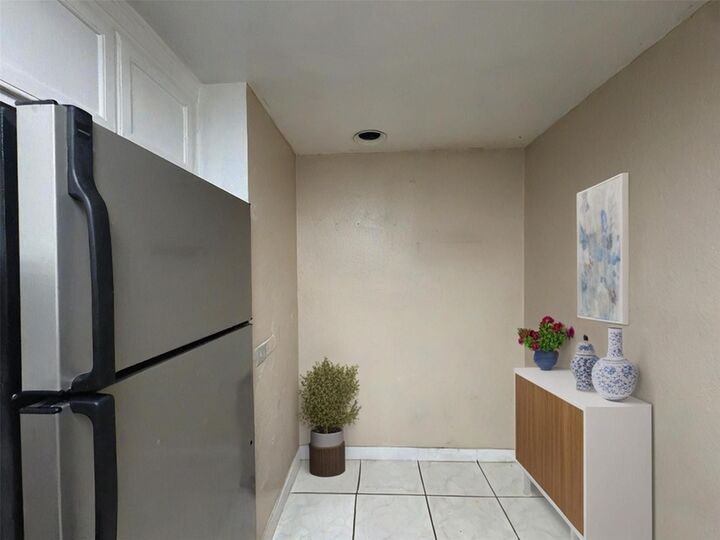 Property Photo:  7510 Hornwood Drive 105  TX 77036 