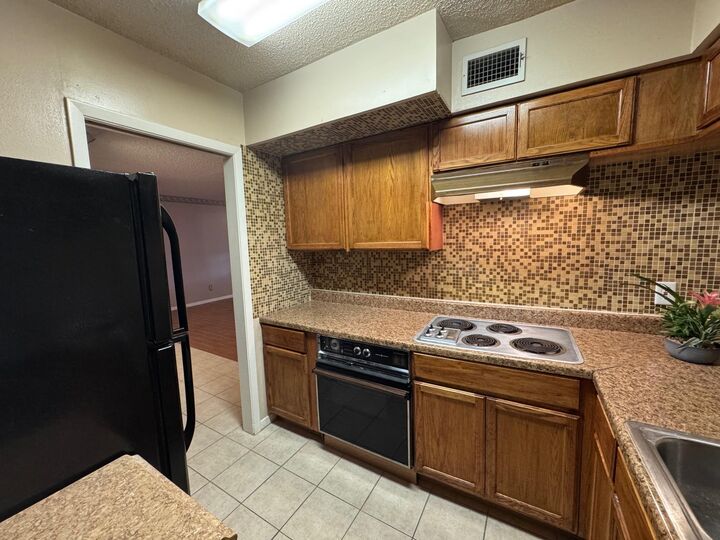 Property Photo:  2700 Bellefontaine Street B8  TX 77025 