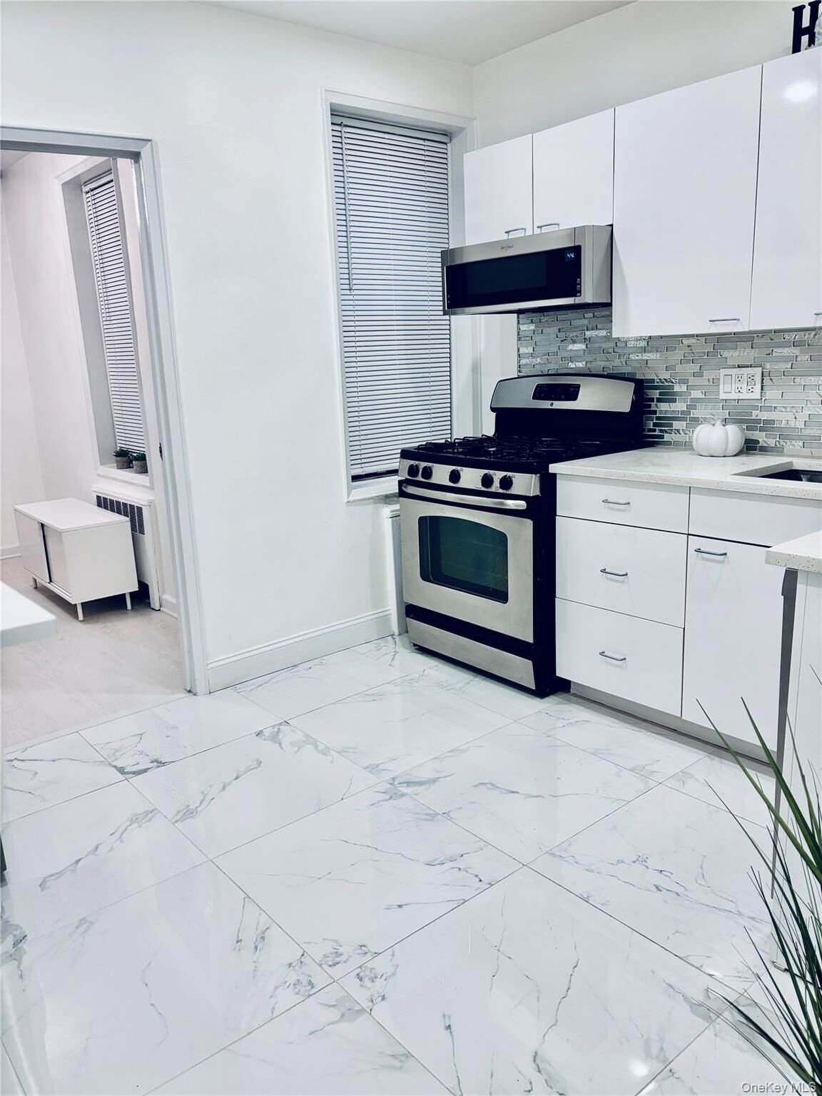 Property Photo:  16 N Broadway 3E  NY 10601 